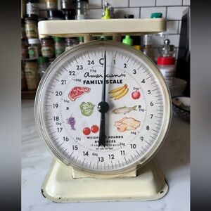 Family Scale Vintage-Style Cream Kitchen Scale